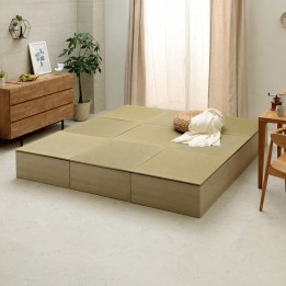 Igusa Tatami Floor Mat Natural with Cardboard Raised Platform