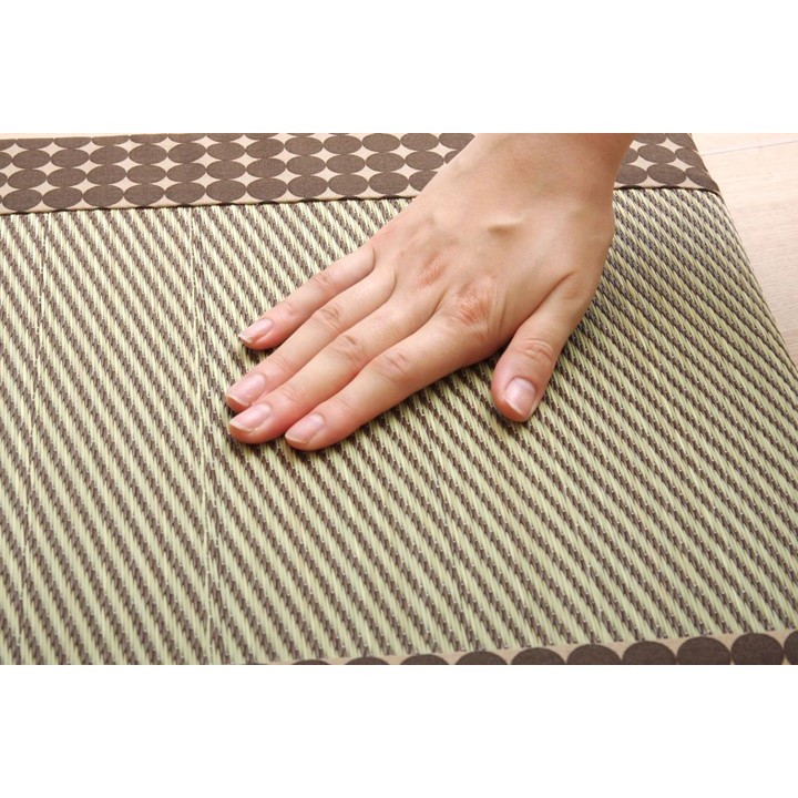 Japanese Igusa and PP Car Seat Cushion Marble in Brown - thickness and edge detail