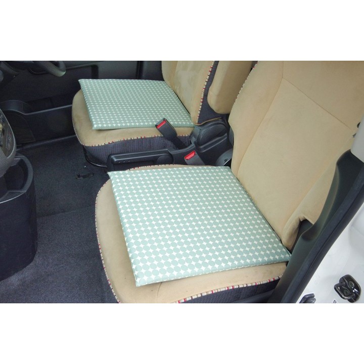 Japanese Igusa and PP Car Seat Cushion Marble in Green - in-car use image