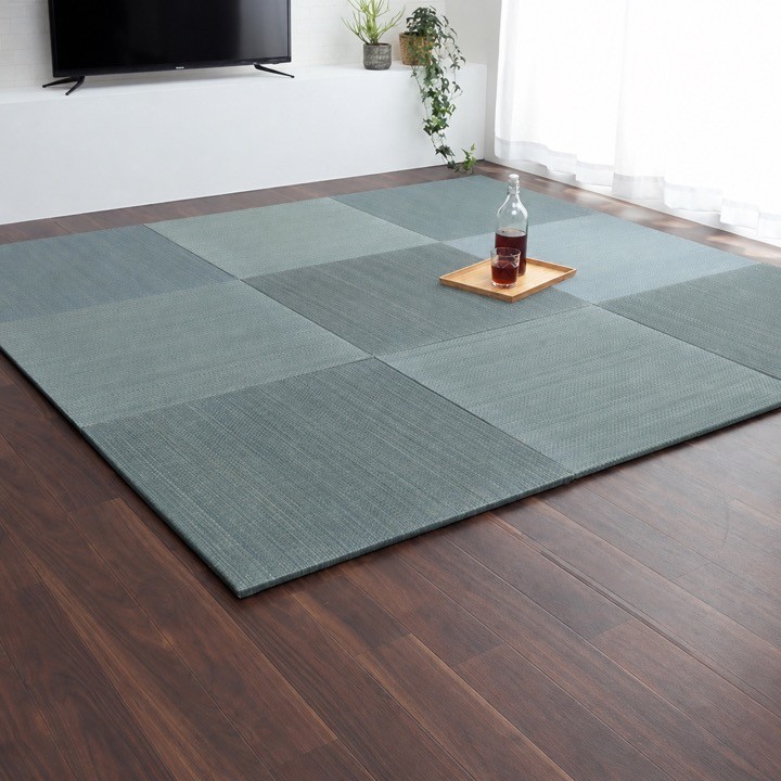 Bijou tatami mats in gray in a living room