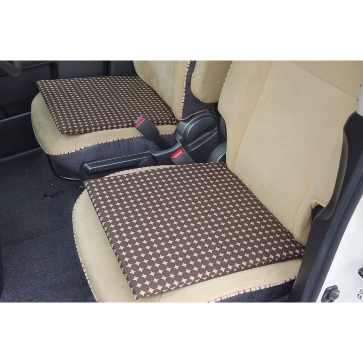 Japanese Undyed Igusa Car Seat Cushion Marble in Brown - in-car use image