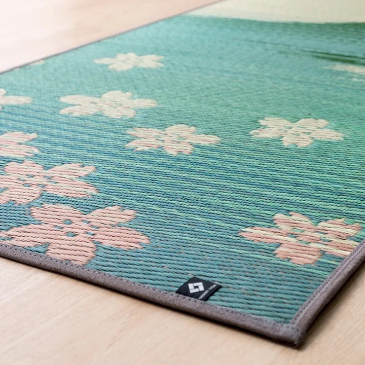 Sakura motif and edging detail