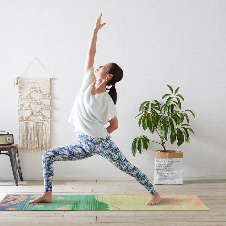 Yoga auf der Sakura Fuji Igusa-Matte Yoga auf der Sakura Fuji Igusa-Matte