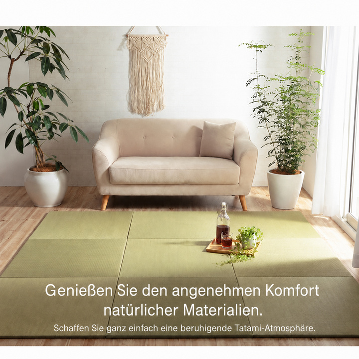 Naturfarbene Igusa-Tatamimatten in einem Wohnzimmer Naturfarbene Igusa-Tatamimatten in einem Wohnzimmer